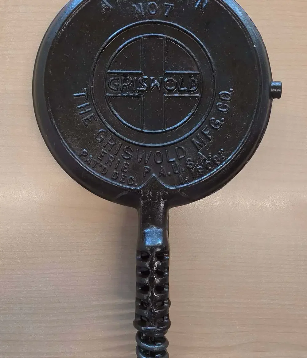 Vintage Griswold American No. 7 Cast Iron Waffle Maker 390 Erie PA Pat'd 1908